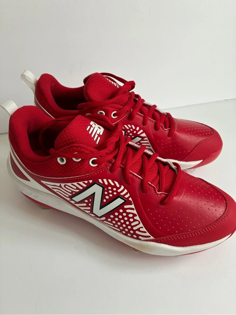 New Balance Women's Red and White Metal Baseball Cleats Size 9 Sports-Game